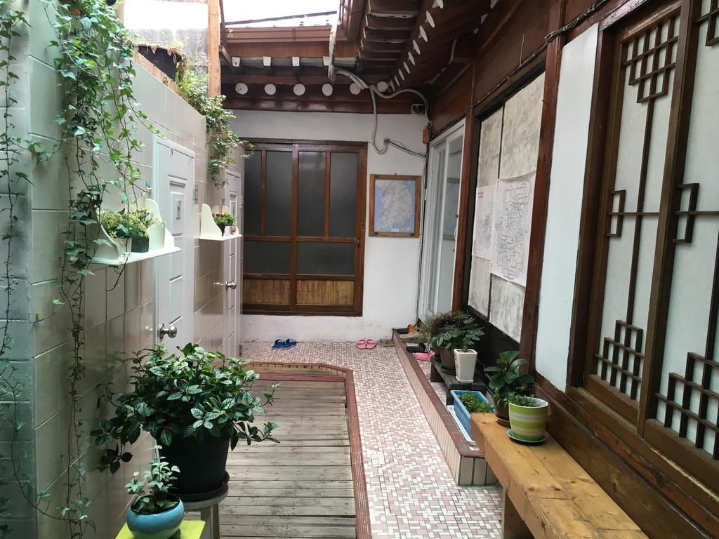 Icos Guesthouse 1 - Female Only Seoul Exterior foto